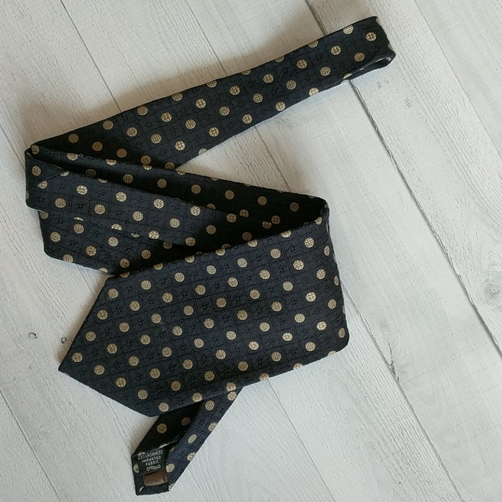 F.N. Tie Textured Navy & Tan/Gold Polkadot GUC